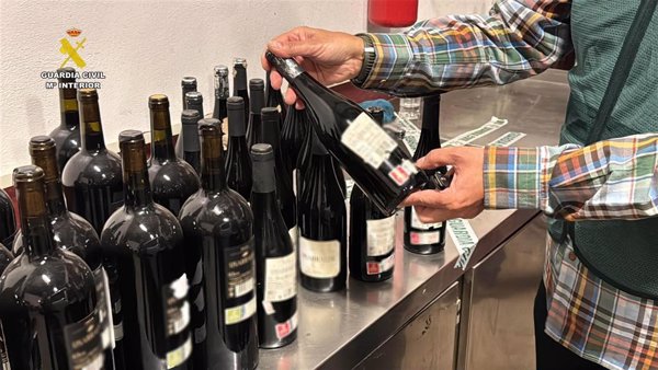 Investigados 2 hombres por comercializar vino de Rioja con etiquetas falsas con nombre de 'Vino de la familia Real'
