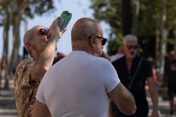 Protección Civil mantiene el plan Procicat en fase de alerta hasta el jueves por la ola de calor en Cataluña