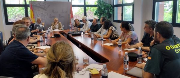 AMP. Comienza la retirada de la sosa cáustica vertida por un camión en Burgos, que no ha llegado al río Ubierna