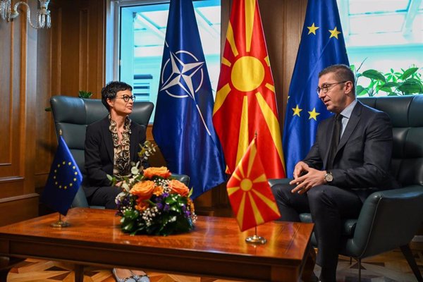 Bruselas insta a Macedonia a avanzar con la reforma constitucional y aprovechar la 