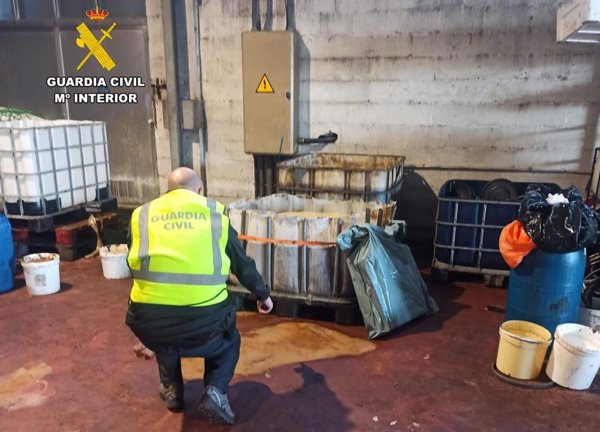 Investigado el representante de una empresa de aceites por almacenar 21.000 litros de forma irregular en Ourense