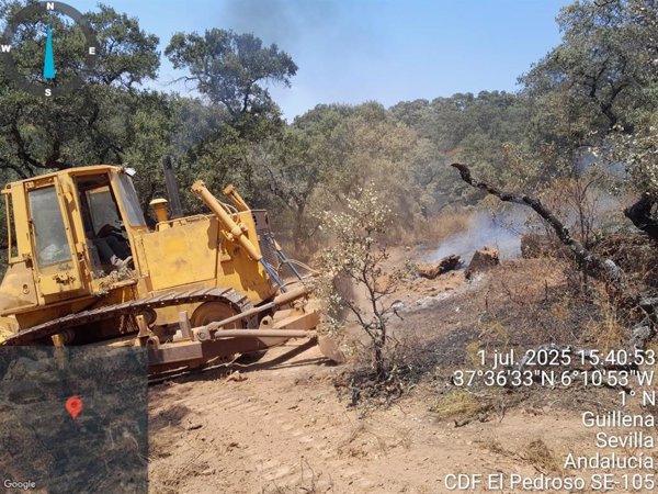 Desactivada la fase de emergencia nivel 1 y estabilizado el incendio en El Garrobo (Sevilla)