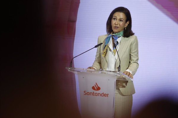 Santander acuerda comprar TSB a Sabadell por 3.400 millones de euros
