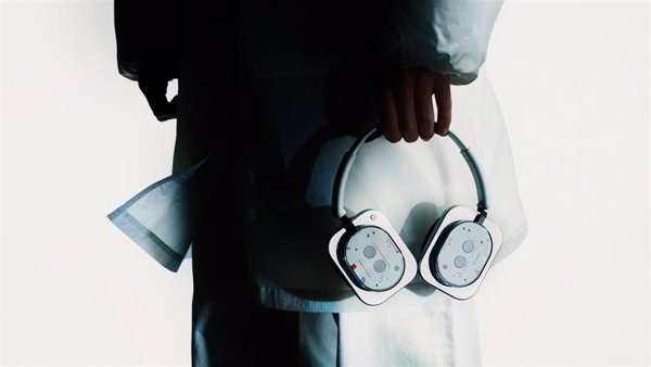 Nothing lanza Headphone (1), su primer auricular de diadema, apostando por el diseño y el sonido envolvente