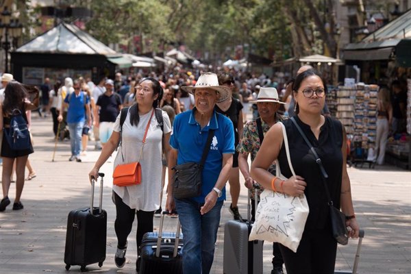 España recibe 9,4 millones de turistas en mayo (+1,5%) que gastaron 12.254 millones, casi un 5% más