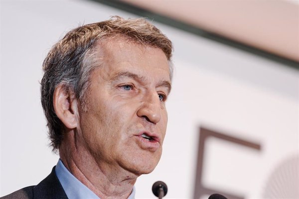 Feijóo carga contra Díaz y Sumar por seguir en el Gobierno tras 'caso Cerdán':