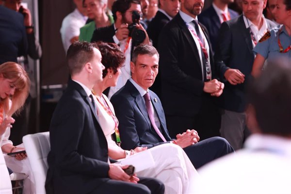 Elma Saiz defiende la colaboración público-privada ante los retos sociales: