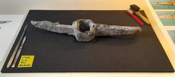 El ARQVA presenta un cepo de ancla de época romana hallado en Cabo de Palos, en Cartagena (Murcia)