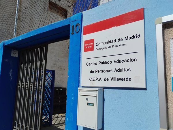 Asociaciones vinculadas a centros de adultos entregan este jueves firmas a la C.Madrid para protestar por su expulsión