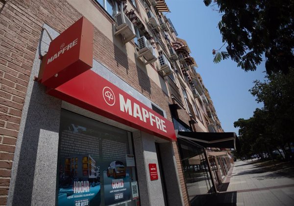 El canal mediador es el más habitual para contratar un seguro en España, según Mapfre