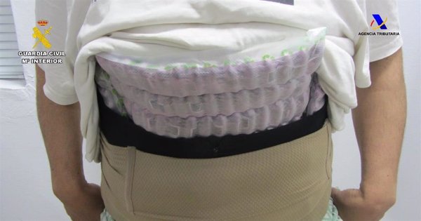 Detenidas cinco mujeres con 30 kilos de droga adosados al cuerpo en el embarque peatonal del Puerto de Melilla