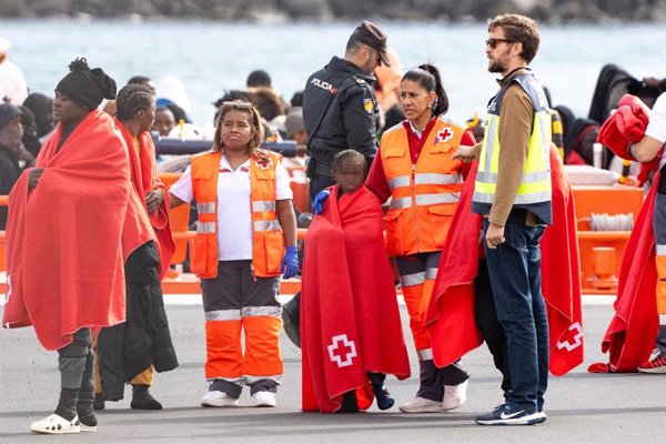 Migraciones da prioridad a ubicar a 250 menores solicitantes de asilo en Canarias y dice que Pozuelo es sólo una opción
