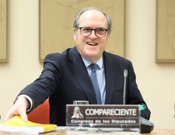 El Defensor del Pueblo recurre al TC la rebaja de protección del lobo que permite su caza