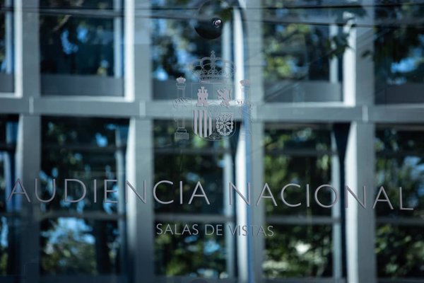 La AN deja libres pero con cautelares a los dos detenidos por vender datos de Sánchez y otros políticos