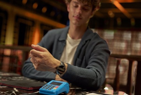 Los pagos NFC para Huawei Watch 5 ya están disponibles en España