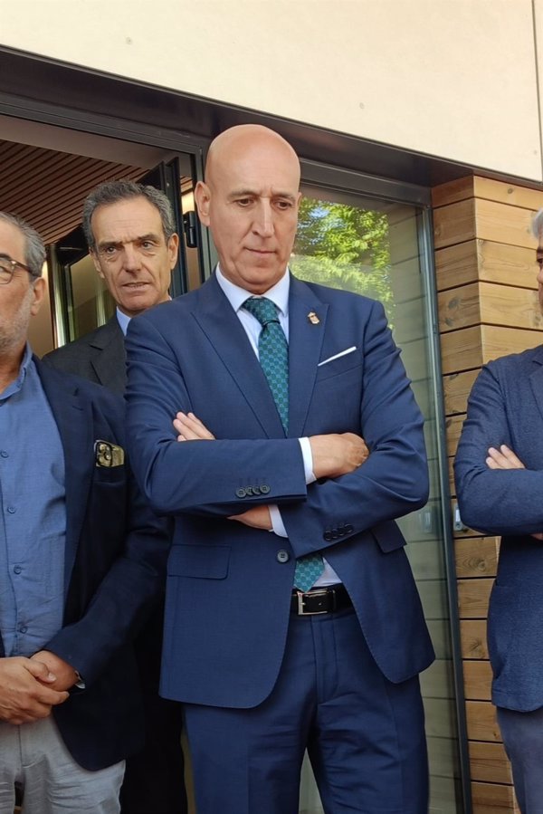 El alcalde de León pide un Congreso extraordinario del PSOE y señala la responsabilidad de Sánchez de nombrar a Cerdán