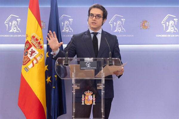 Vox tilda los cambios del PSOE de 