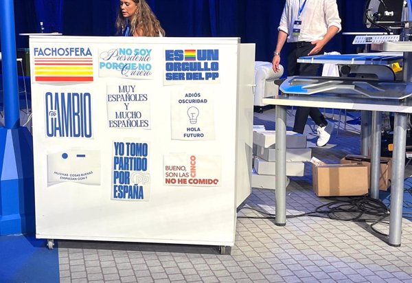 El PP vende camisetas en su congreso con frases de Sánchez como 