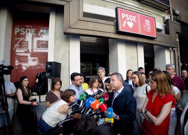 Page llega a Ferraz para escuchar salidas
