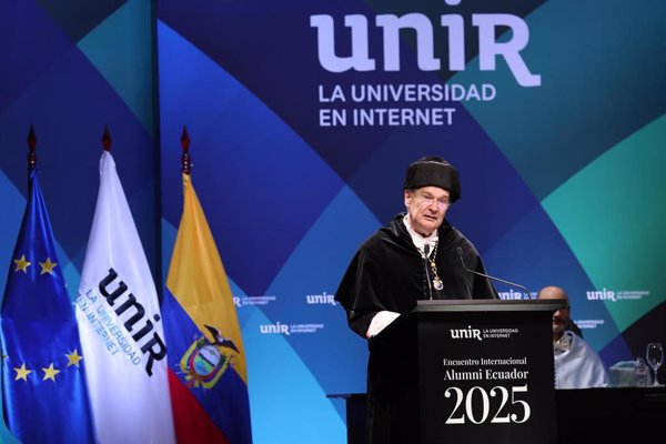 UNIR homenajea a sus 'Alumni' en dos ceremonias en Quito (Ecuador) llenas de