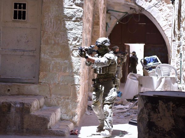 Fuerzas israelíes detienen a tres miembros de una supuesta célula 