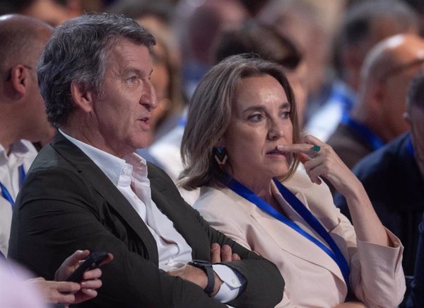 Feijóo encarga a Gamarra la regeneración institucional del PP y le agradece su