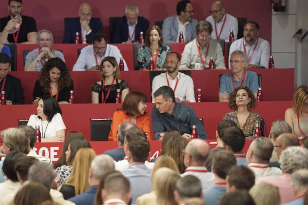 Sánchez pone fin a un Comité Federal de ocho horas defendiendo su gestión y con un dardo a Felipe González