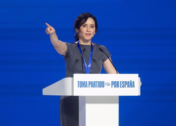 Ayuso dice que es el momento de Feijóo y pide a los españoles que cojan 