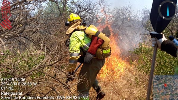Las tormentas dejan incendios por rayos en varios municipios de Valencia y Castellón