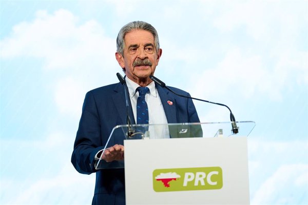 Revilla dice que Sánchez gobierna