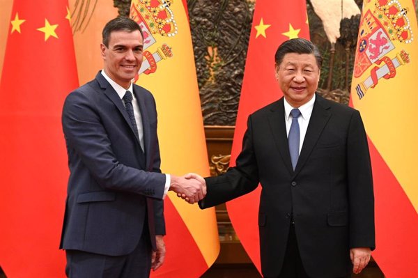 La mayoría de españoles no percibe riesgos en un acercamiento a China mientras cae la simpatía por EEUU