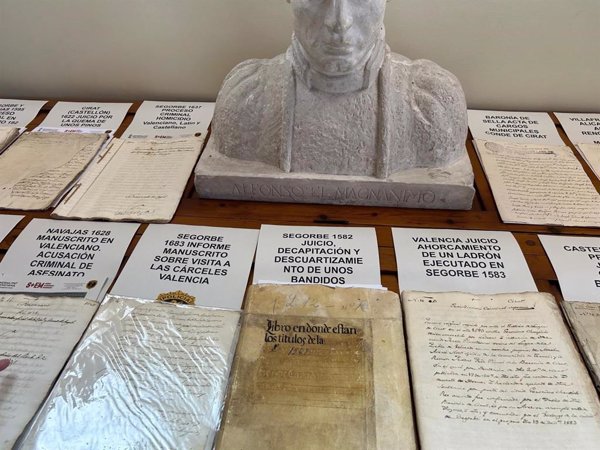 La Policía recupera 30 documentos de los siglos XVI y XVII pertenecientes al Archivo del Conde de Cirat