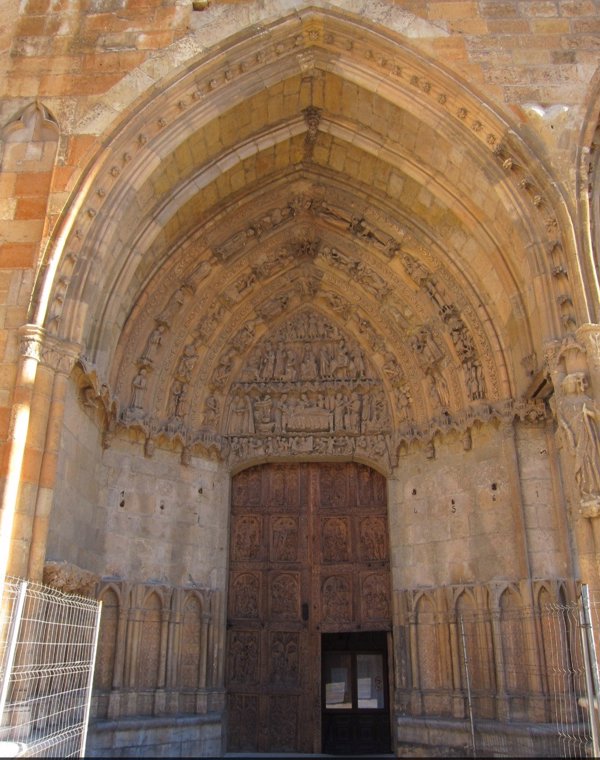 Junta de CyL ultima la réplica de una de las estatuas en fachada de la Catedral de León tras invertir casi 40.000 euros