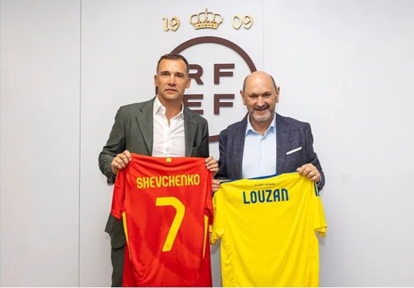 Rafael Louzán recibe al exfutbolista Andriy Shevchenko, presidente de la Federación de Fútbol de Ucrania