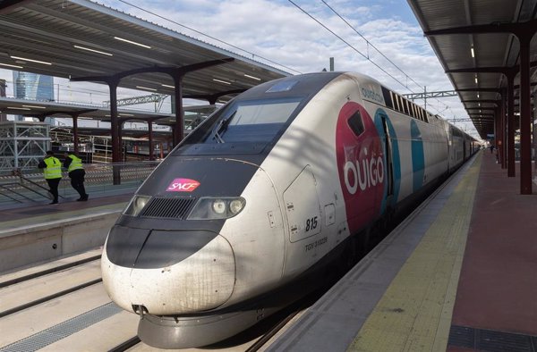 Adif identifica tres trenes de Ouigo averiados este lunes con retrasos de más de 1 hora y media