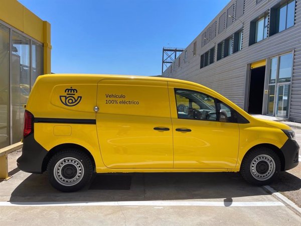 Correos suma más de 1.000 nuevos vehículos eléctricos a su flota