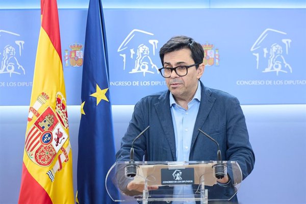 Pisarello dice que Abascal sería la 