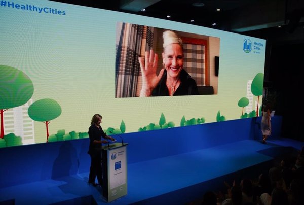 La activista medioambiental Erin Brockovich: 