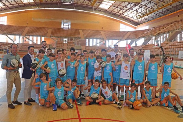 José Manuel Calderón celebra una nueva edición de su campus de baloncesto en Badajoz con 150 participantes