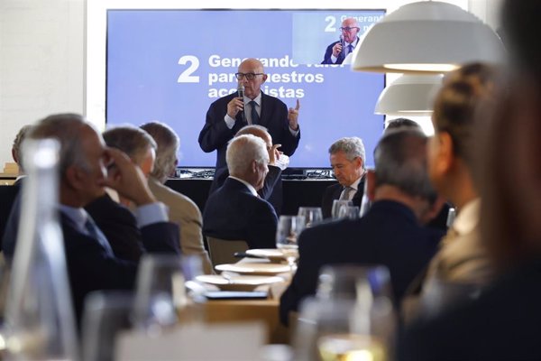 Oliu (Sabadell) cree que BBVA debería subir el precio de la OPA de forma 