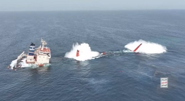 Los hutíes publican imágenes del hundimiento del buque 'MV Magic Seas'