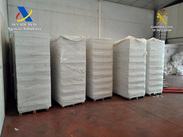 Siete detenidos por distribuir tabaco falsificado en Andalucía tras intervenir más de 400.000 cajetillas