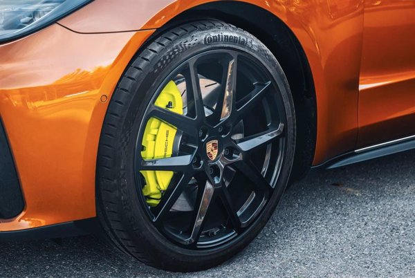 Continental se refuerza en el mercado con neumáticos de altas prestaciones para cubrir la alta demanda
