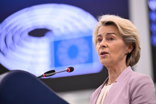 Von der Leyen dice que la UE negocia con firmeza para un marco comercial 