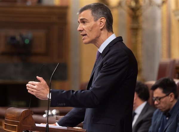 Sánchez se niega a responder a Abascal, ausente del hemiciclo en los turnos del presidente