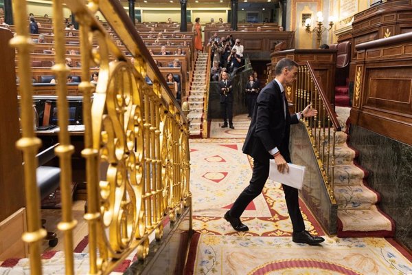 El Congreso despide a Sánchez con gritos de 