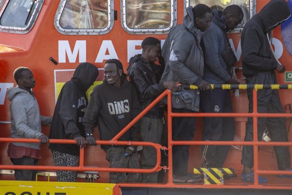 El Parlamento de Canarias rechaza un plan de Vox contra la inmigración irregular