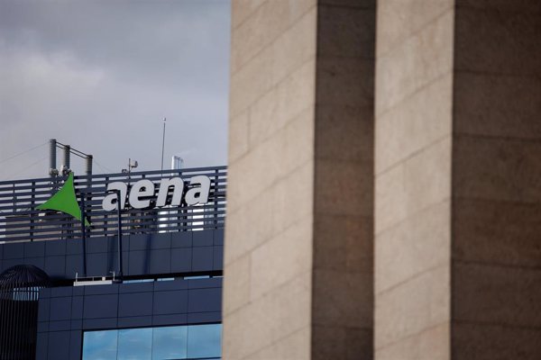 Aena sube un 2,45% en Bolsa por su propuesta de subir las tasas aeroportuarias un 6,5% para 2026