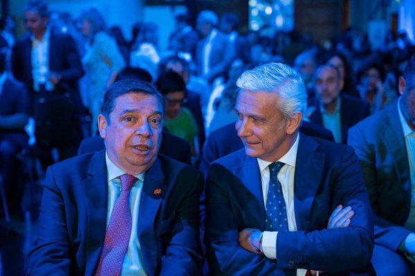 El Gobierno y FIAB refuerzan su colaboración para impulsar la internacionalización del sector alimentario