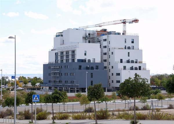 Las hipotecas firmadas superarán las 400.000 operaciones en 2025, con más de 700.000 compraventas, según UCI